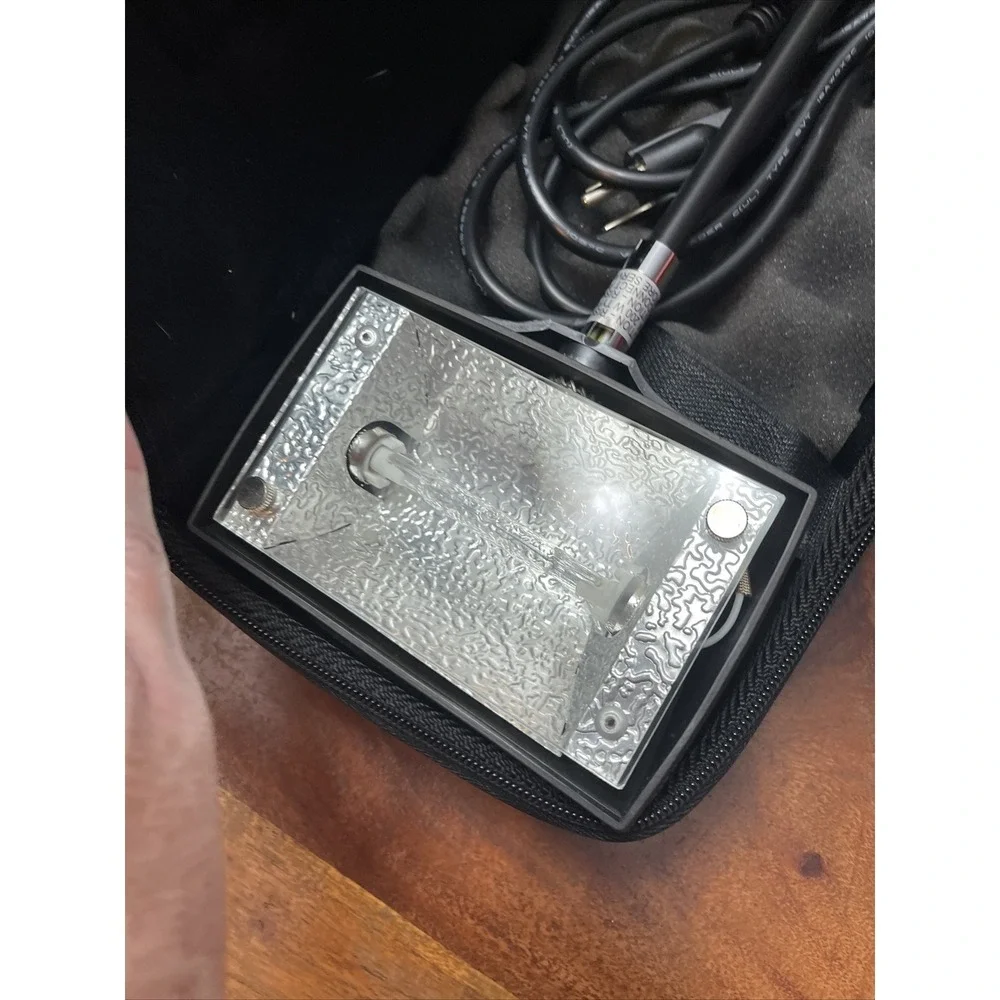 2 Intertek model SL-2001b 200w Halogen Spotlight display pop up booth podium (TD